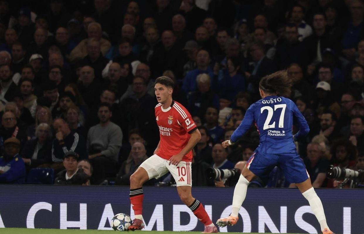 万博体育官网本菲卡训练开放日；今晚刷新队史纪录引欢呼；欧冠在即；赛程密集仍需轮换的简单介绍